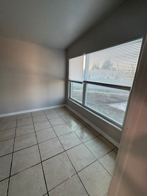 5010 Bullard St - Photo 7 of 12