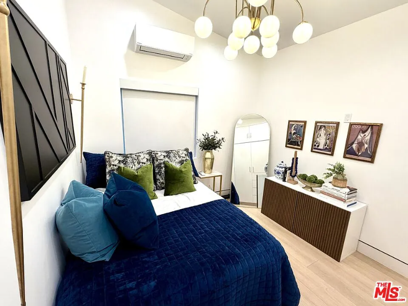 5561 1/2 El Canon Ave #A - Photo 6 of 20