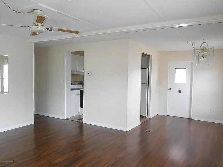 14324 Montclair Dr - Photo 3 of 5