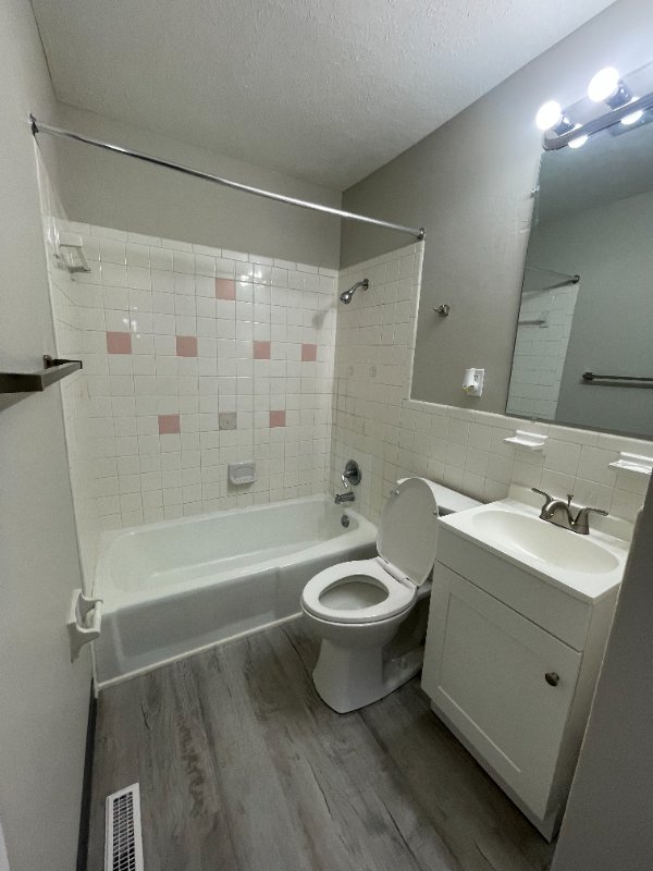 343 Pershing Ave Ne - Photo 3 of 5