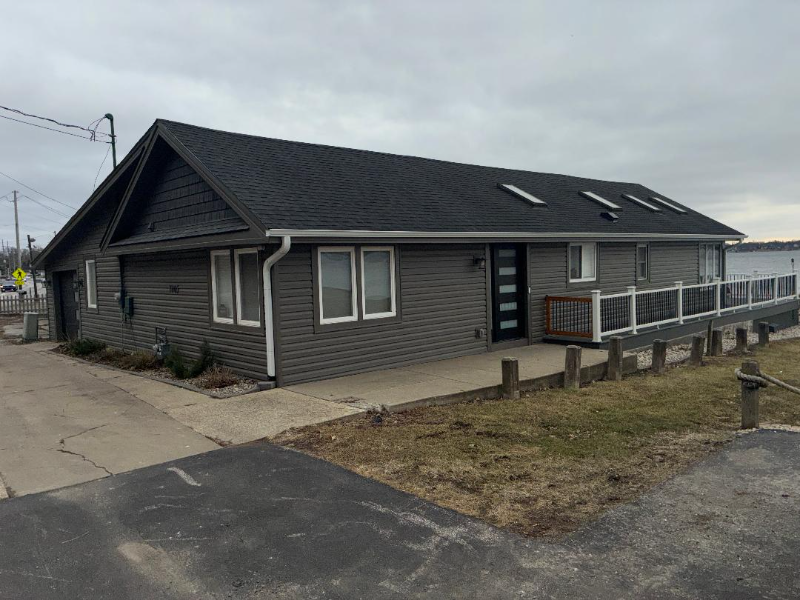 7405 Lake Shore Dr - Photo 3 of 17