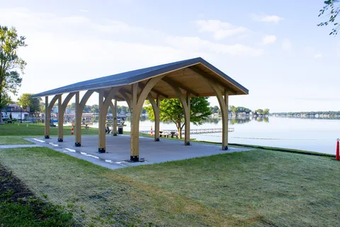 7405 Lake Shore Dr - Photo 5 of 17