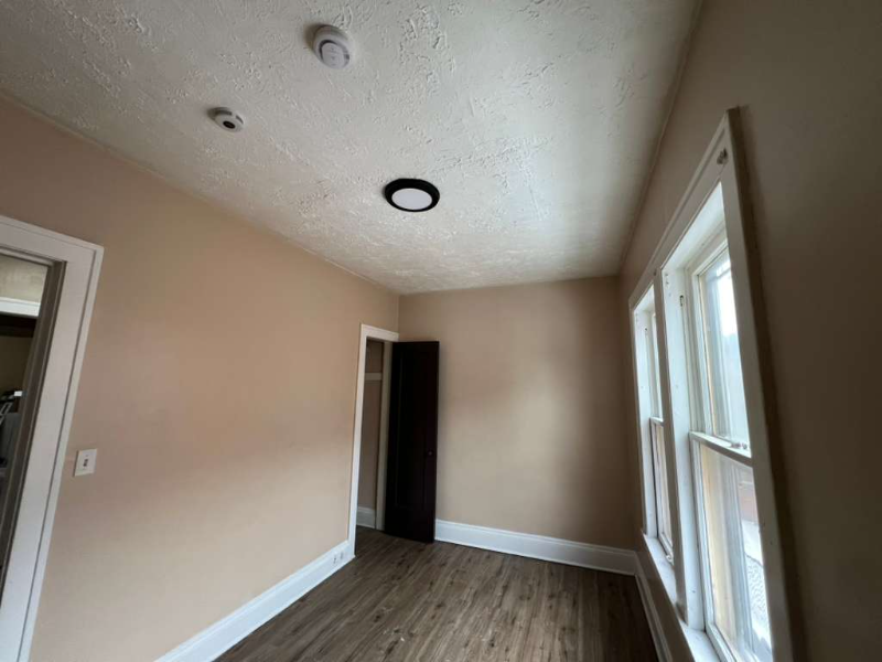 55 Cotter Ave #4 - Photo 6 of 12