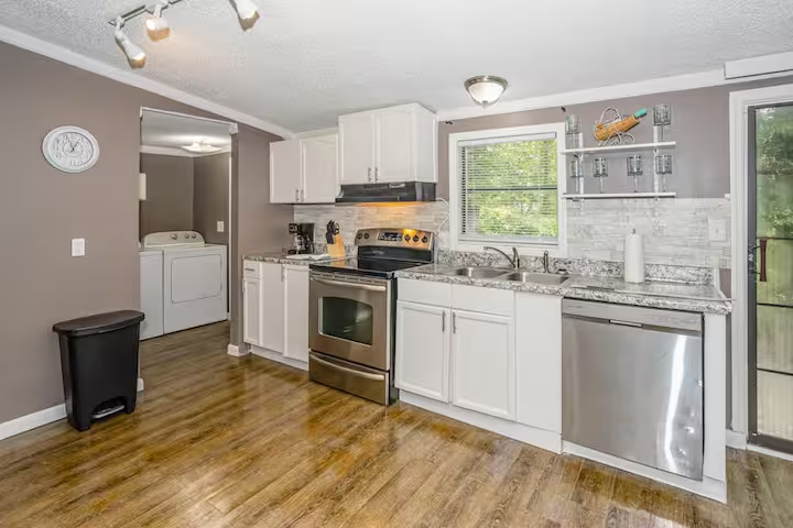 232 Suburban St Sw - Photo 4 of 17