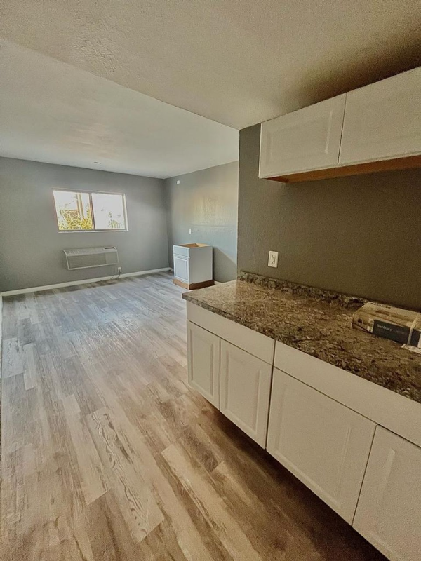 111 S Summit St #202 - Photo 3 of 7