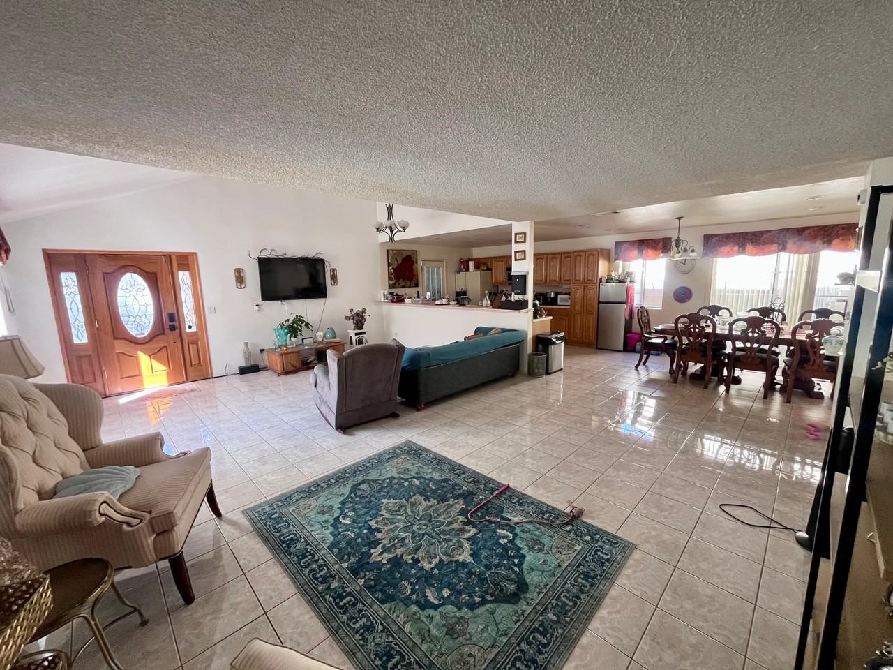 2346 Seabright Ave - Photo 3 of 12