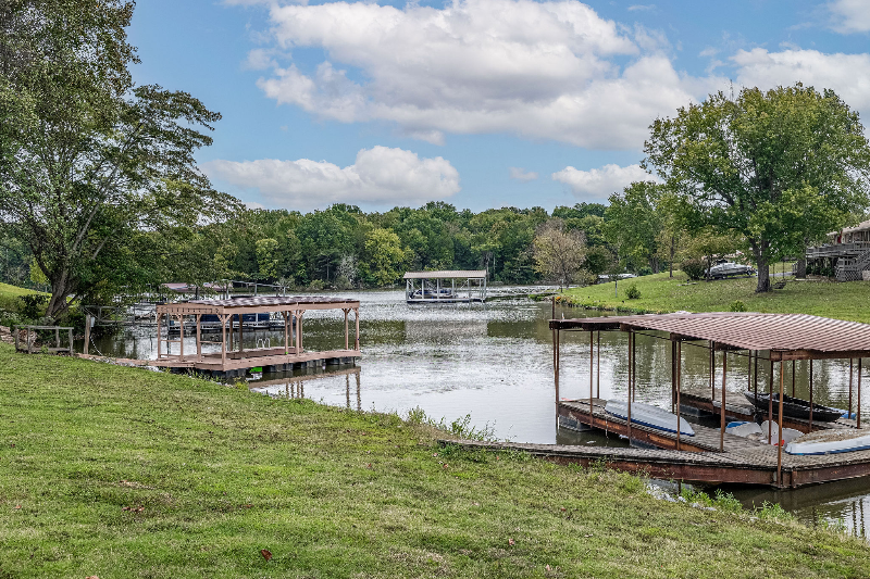 204 Edgewater Dr - Photo 2 of 20