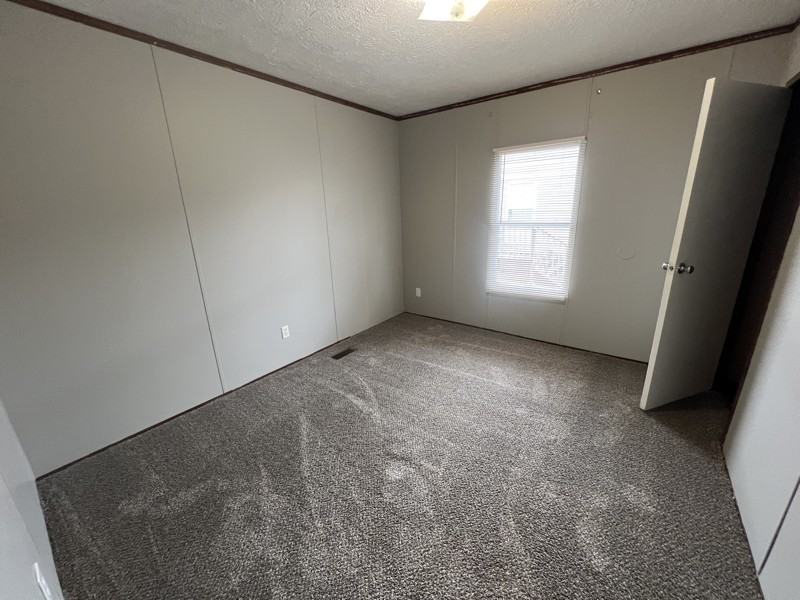 77 Peach St - Photo 7 of 10