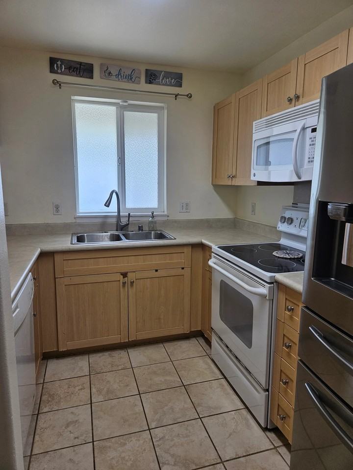 647 Meakanu Ln #502 - Photo 5 of 20