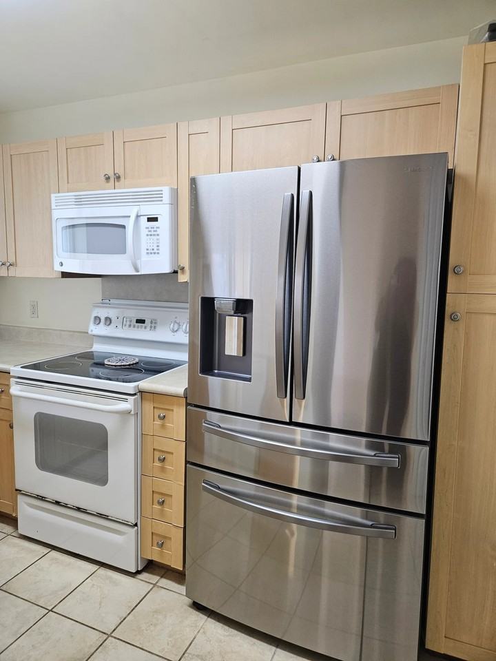 647 Meakanu Ln #502 - Photo 6 of 20