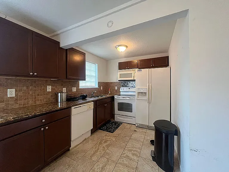 702 Mitchell Dr - Photo 4 of 8