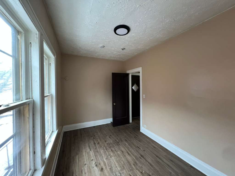 55 Cotter Ave #4 - Photo 3 of 12