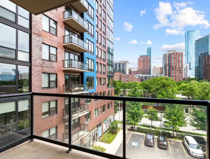 706 Sherman Dr - Photo 4 of 9