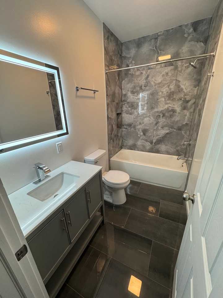 13947 Tinker St - Photo 2 of 12