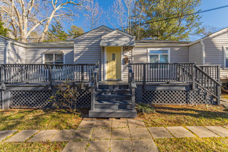 160 Adams St #B