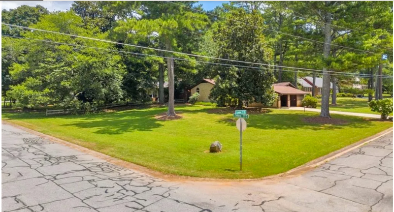 3102 Clairbone Dr - Photo 3 of 13