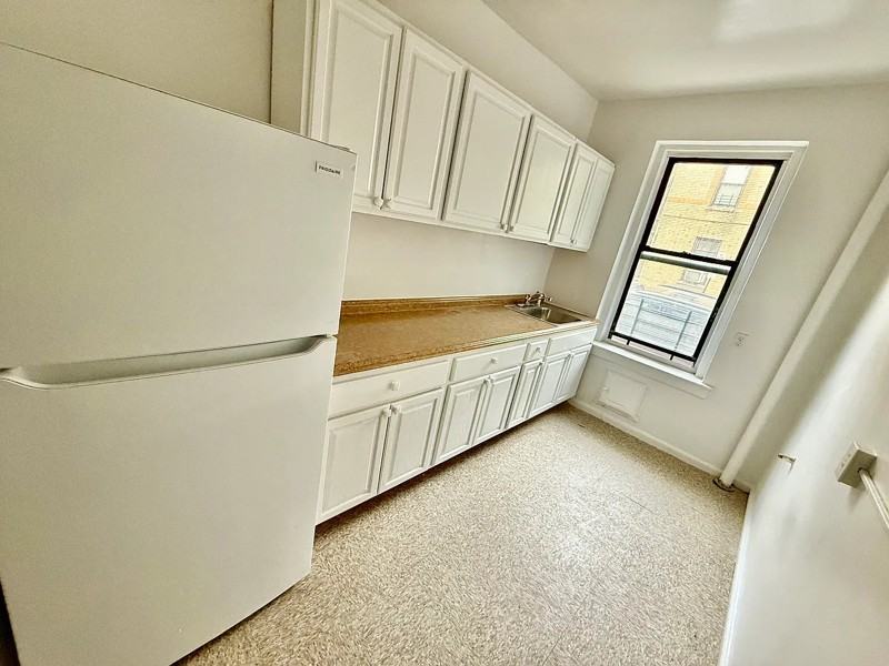 85 Convent Pl - Photo 3 of 5