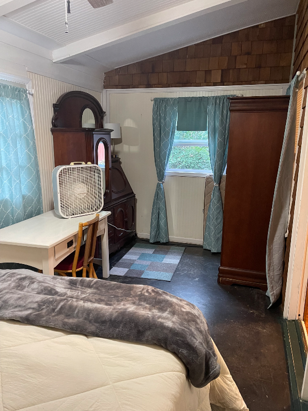 231 Parkview Dr - Photo 2 of 9