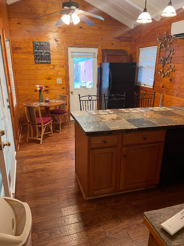 231 Parkview Dr - Photo 4 of 9