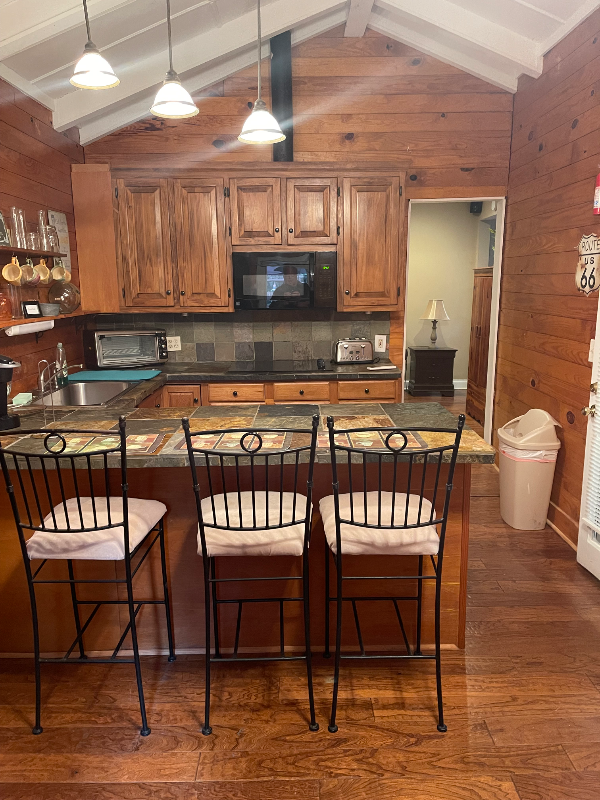 231 Parkview Dr - Photo 5 of 9