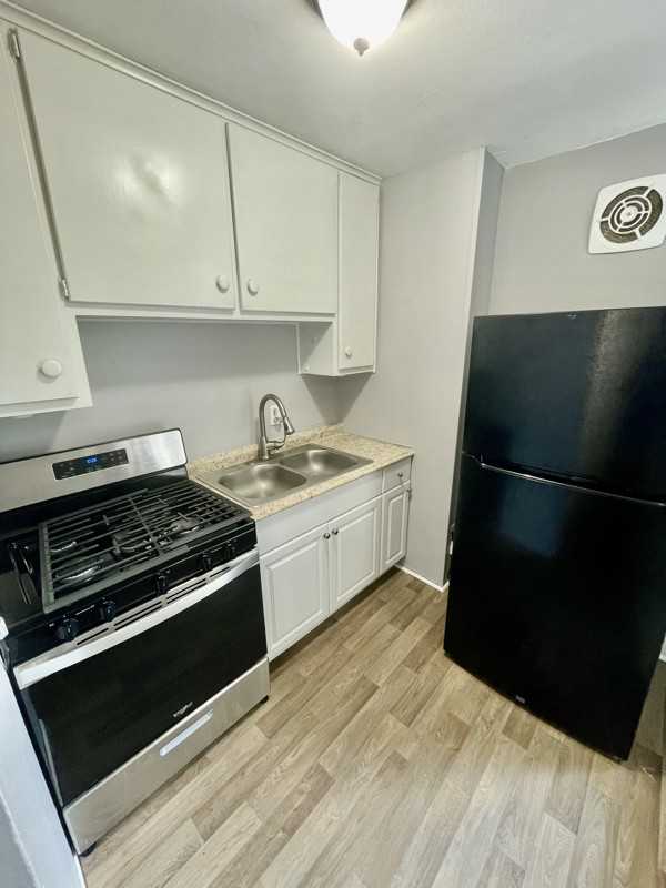 1 Mcnaughton Ave #D - Photo 3 of 8