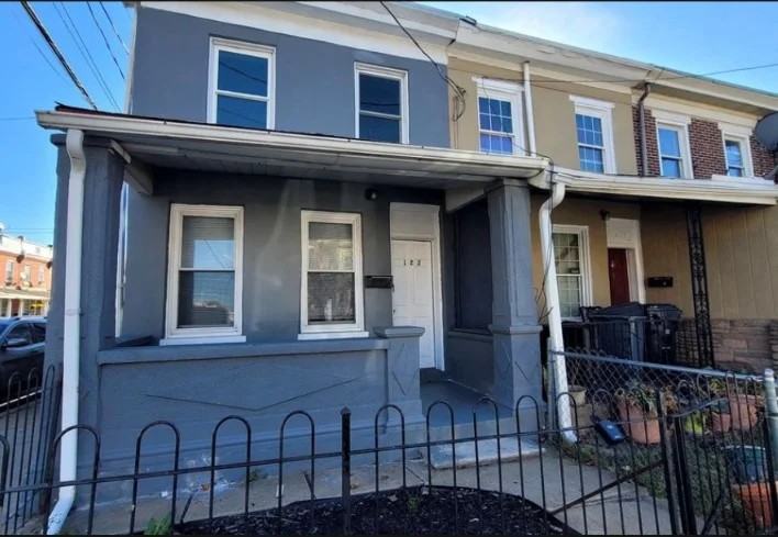 122 N Scott St - Photo 3 of 19