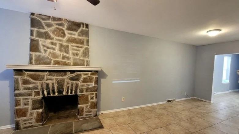 122 N Scott St - Photo 5 of 19