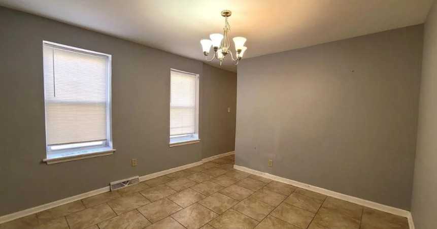 122 N Scott St - Photo 6 of 19