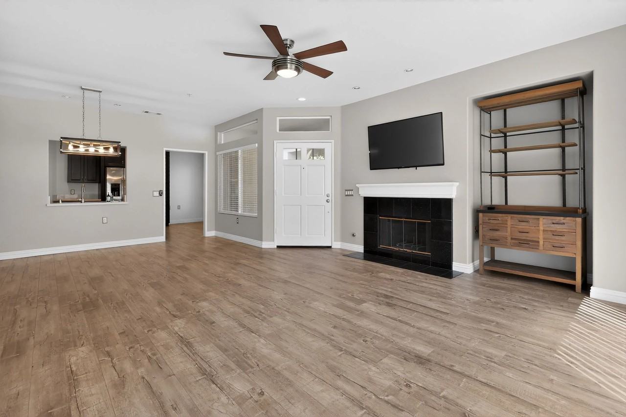 21610 Paseo Venezia - Photo 2 of 18