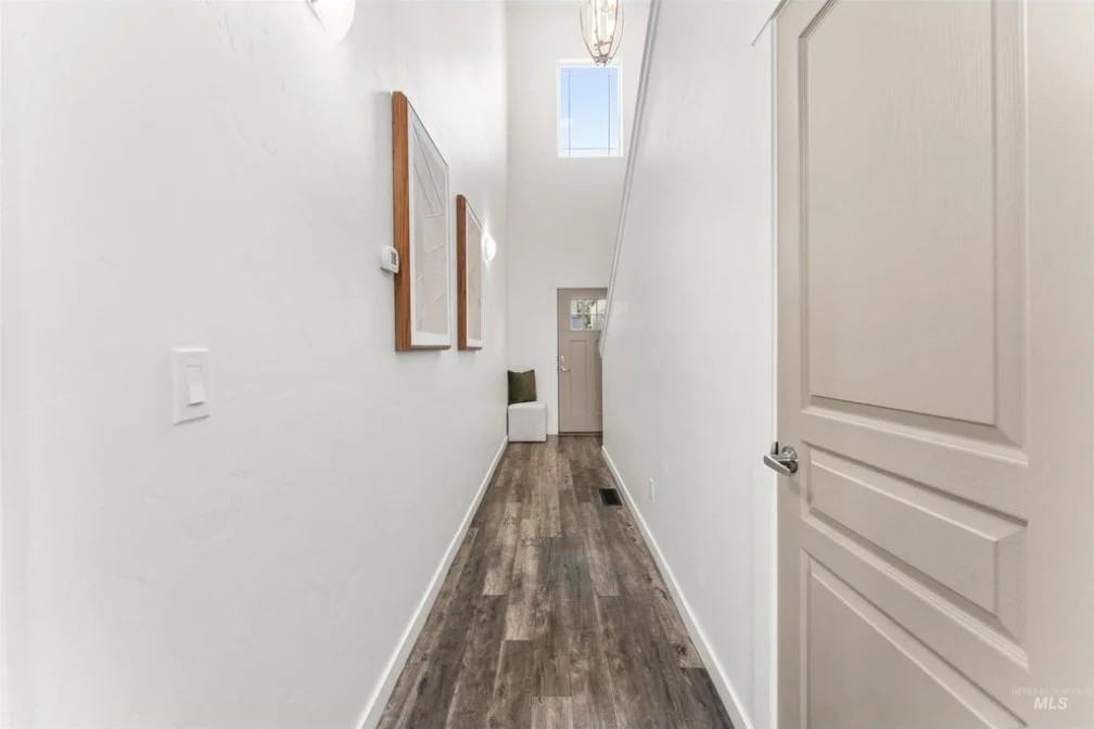 1983 W Bella Ln - Photo 3 of 22