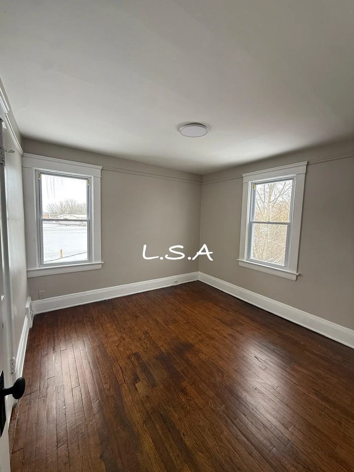 17421 Broadway Ave - Photo 6 of 14