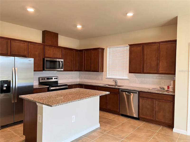 6202 Baywood Ct - Photo 2 of 7