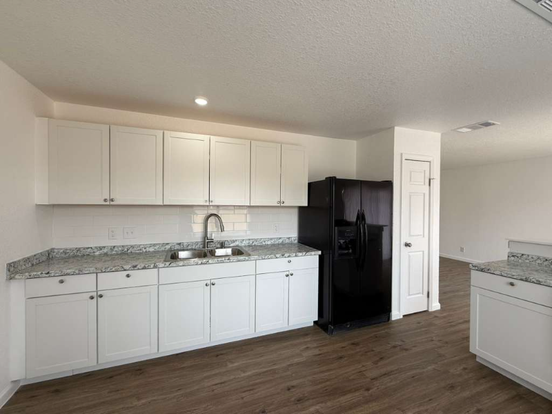 2707 Alan Shepard Dr - Photo 3 of 17