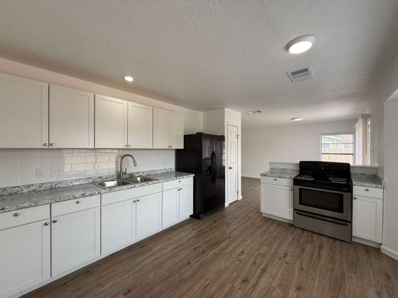 2707 Alan Shepard Dr - Photo 4 of 17