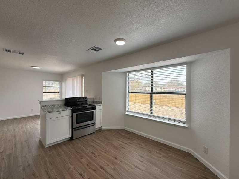 2707 Alan Shepard Dr - Photo 5 of 17