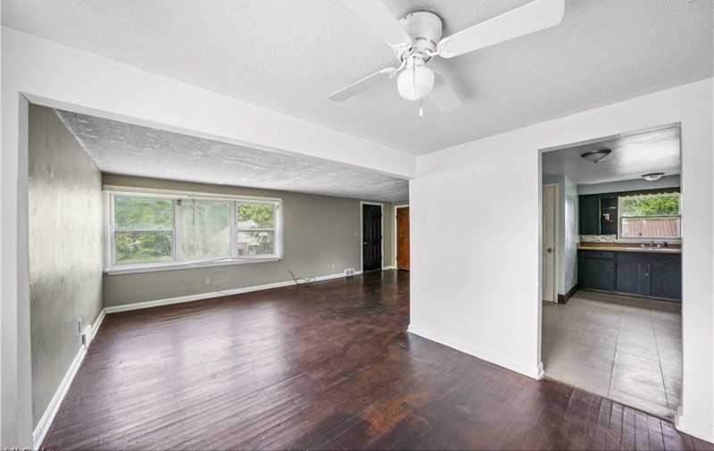 1369 Adelaide Ave Se #2 - Photo 6 of 9