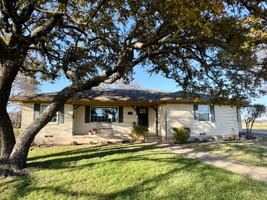 featured image of 880 Estelle Ln