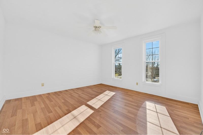 930 7th St #B - Photo 6 of 12