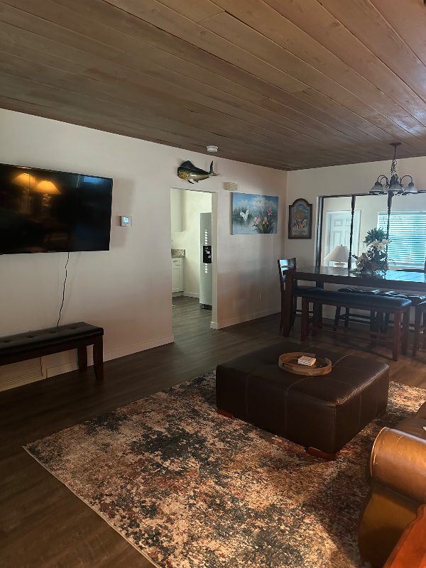 204 E Avenue C - Photo 7 of 17