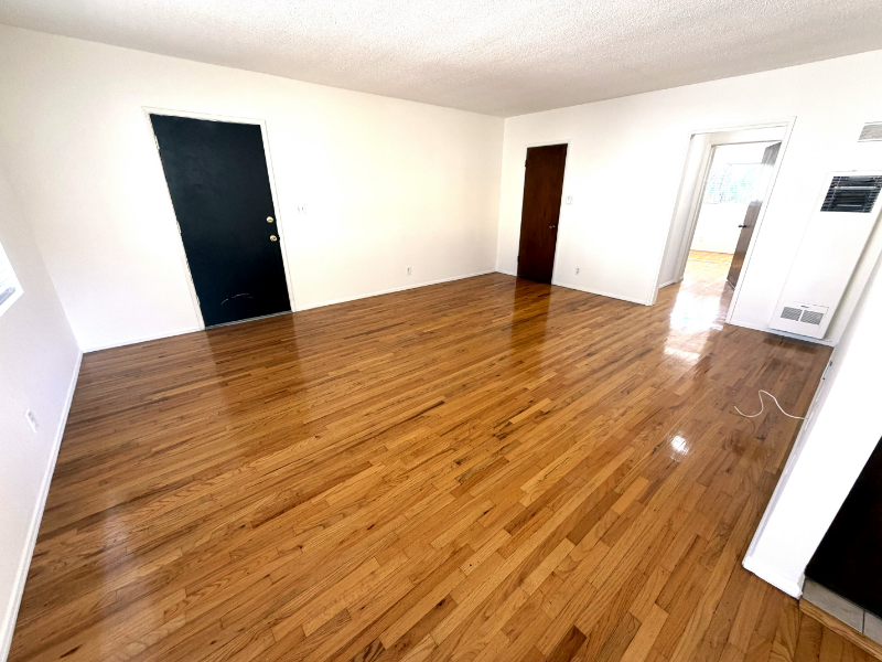 807 3rd St #E - Photo 4 of 18