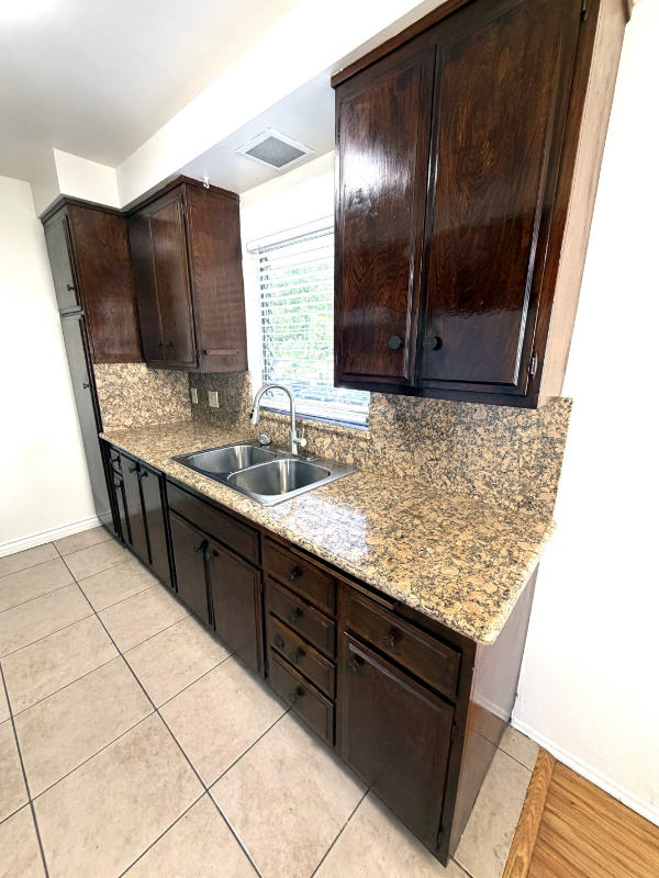 807 3rd St #E - Photo 6 of 18