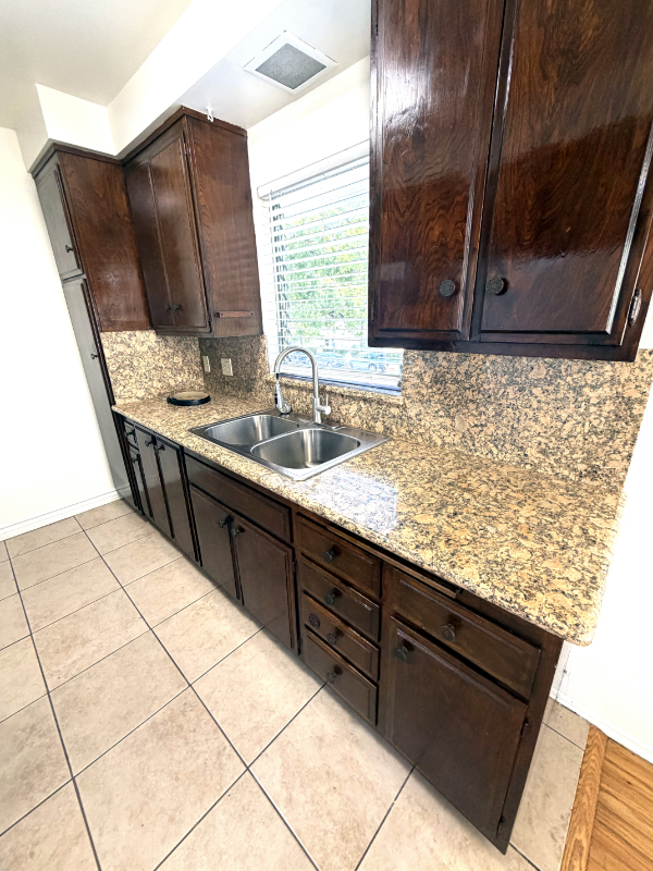 807 3rd St #E - Photo 7 of 18