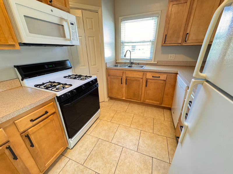 925 S 14th St - Photo 3 of 10