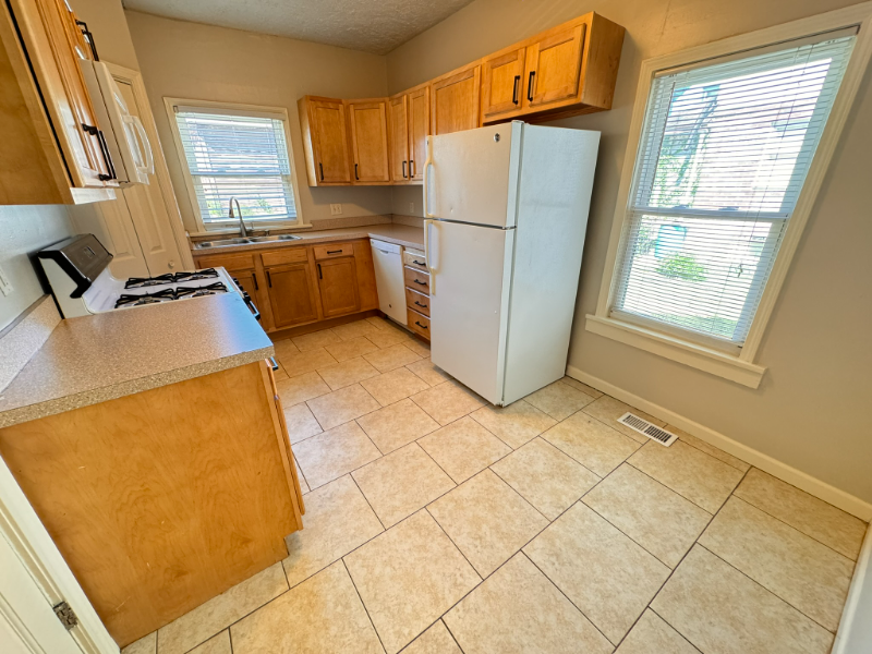 925 S 14th St - Photo 4 of 10