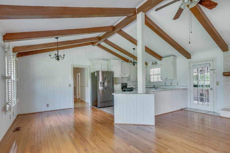 327 Westchester Dr - Photo 4 of 20