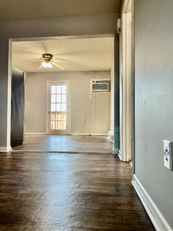 143 Hendricks Blvd #4 - Photo 3 of 9