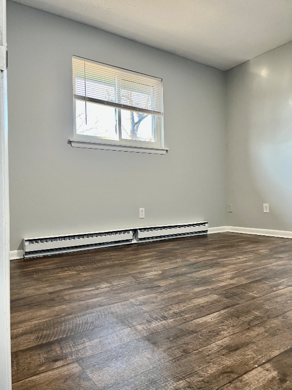 143 Hendricks Blvd #4 - Photo 4 of 9