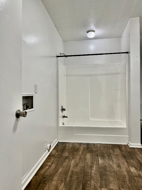 143 Hendricks Blvd #4 - Photo 5 of 9