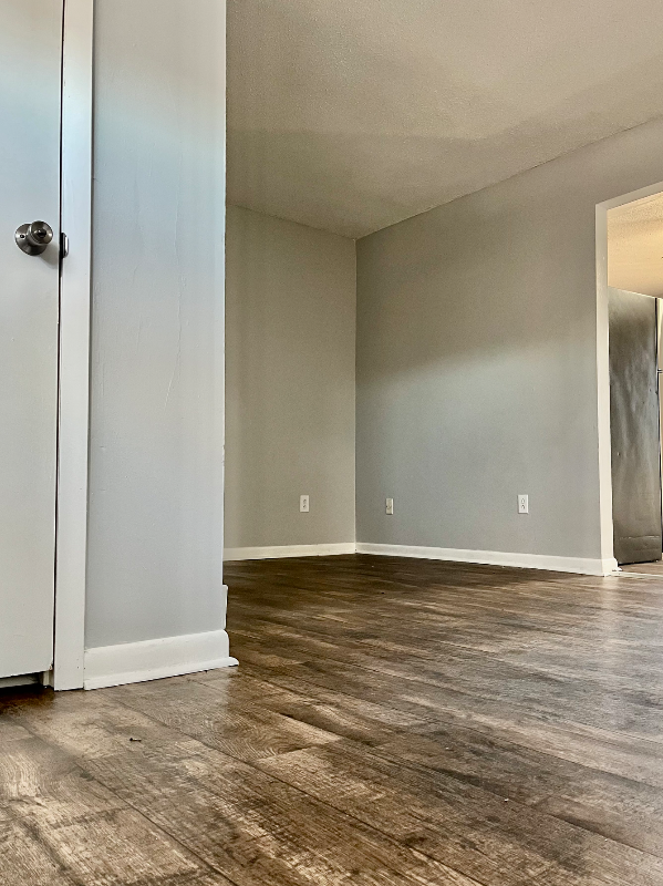 143 Hendricks Blvd #4 - Photo 6 of 9