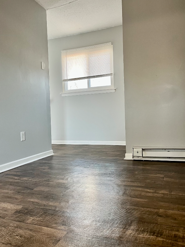 143 Hendricks Blvd #4 - Photo 7 of 9